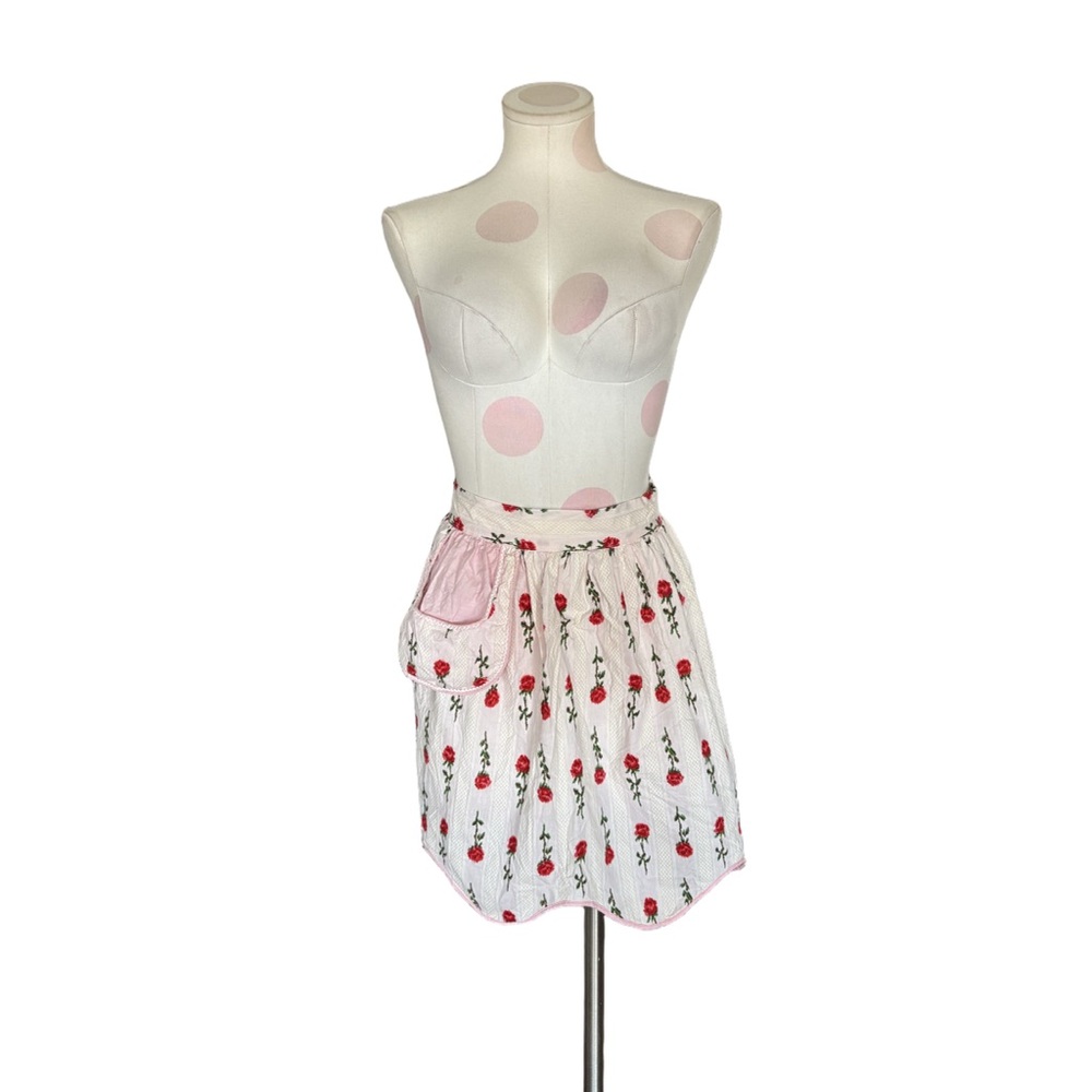 Vintage handmade Cottagecore Romantic Floral Apron – Pink Red Rose Print - Picture 9 of 9